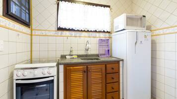 Quadruple Room | Private kitchen | Microwave