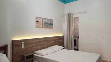 Decoración personalizada, tabla de planchar con plancha y wifi gratis