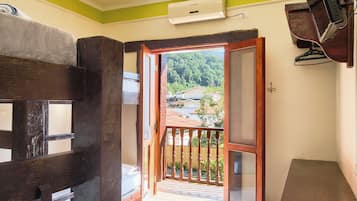 Habitación familiar | Decoración individual, tabla de planchar con plancha, wifi gratis