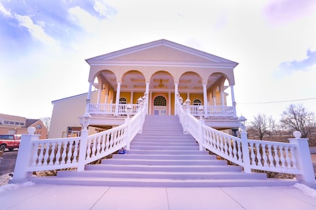 Fachada de la propiedad