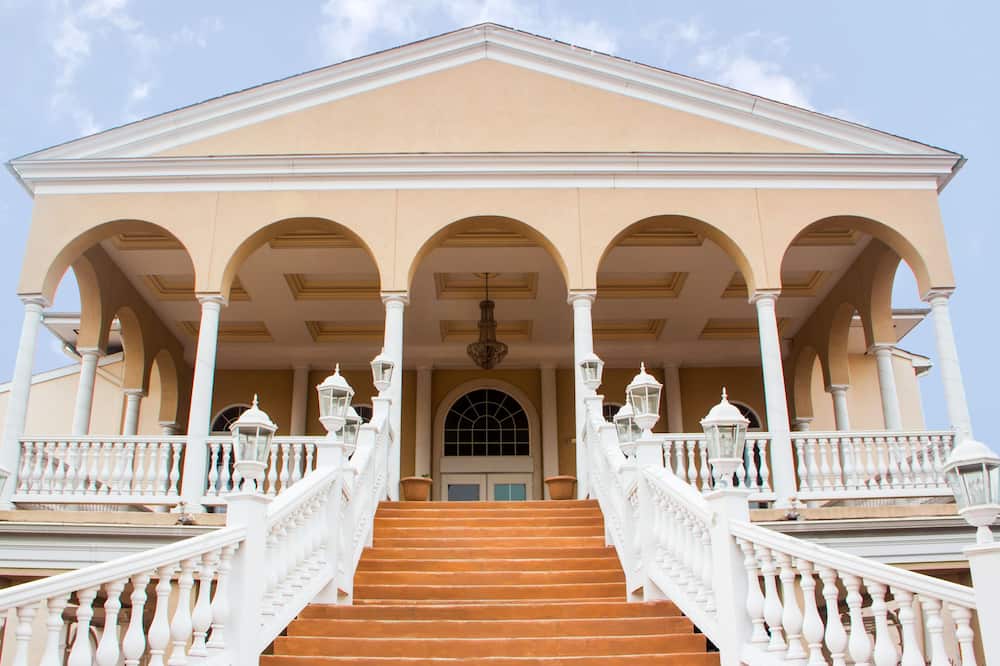 Chateau Suites
