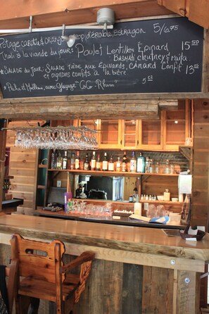 Lunch and dinner served  - Auberge Micro-Brasserie Le Baril Roulant (Val David)