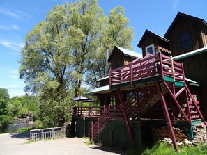 Front of property - Auberge Micro-Brasserie Le Baril Roulant (Val David)