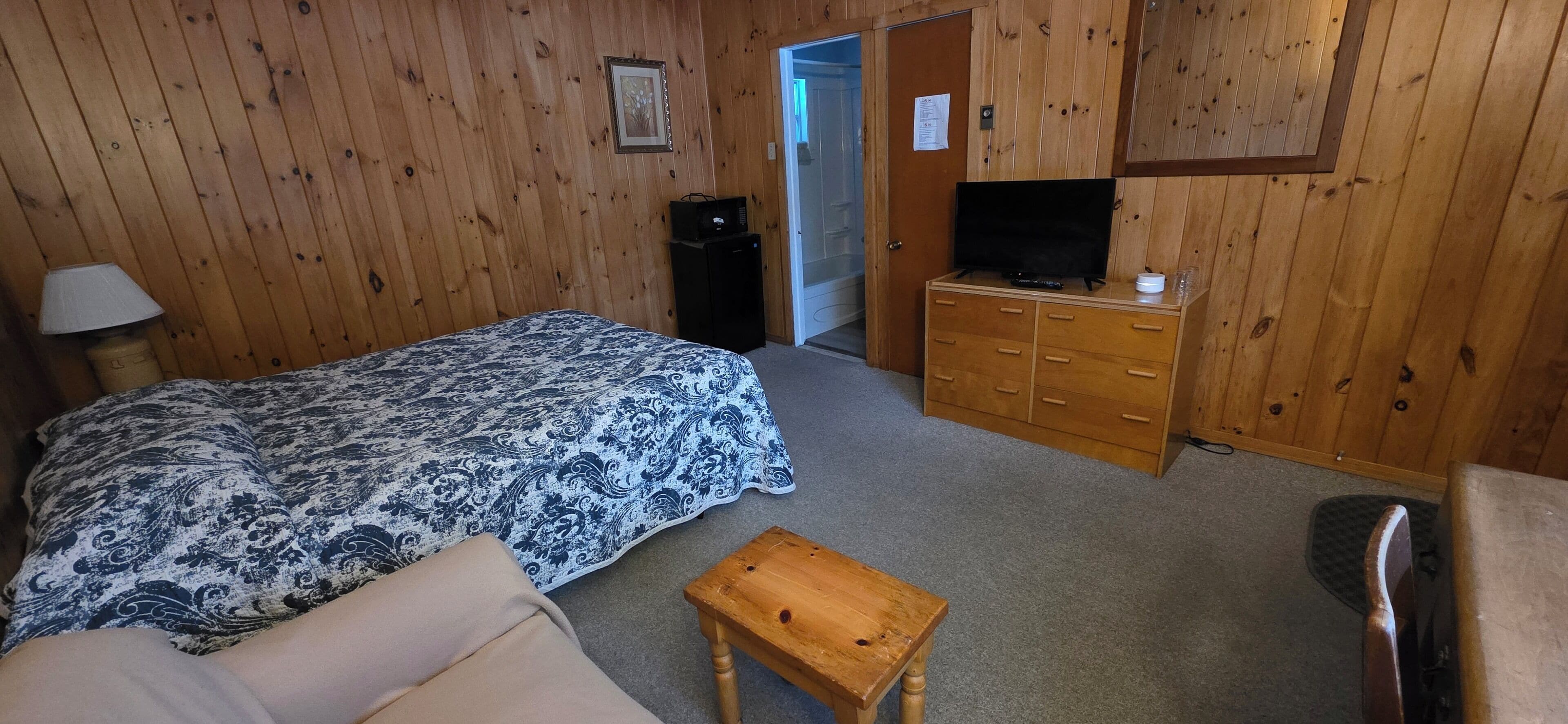 スタンダード ルーム クイーンベッド 1 台 | 防音設備、WiFi (無料)