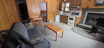 Suite, 1 Bedroom | Living room