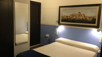Kamer, 1 twee- of 2 eenpersoonsbedden | Verduisterende gordijnen, gratis babybedden, gratis wifi, beddengoed