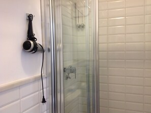Bathroom shower - Hospedería Alma Andalusí (Córdoba)