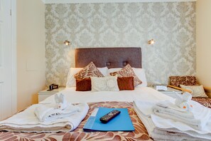 Quarto casal standard (First Floor) | Individualmente decorados, ferros/tábuas de passar roupa