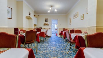 Tägliches englisches Frühstück (10.00 GBP pro Person)