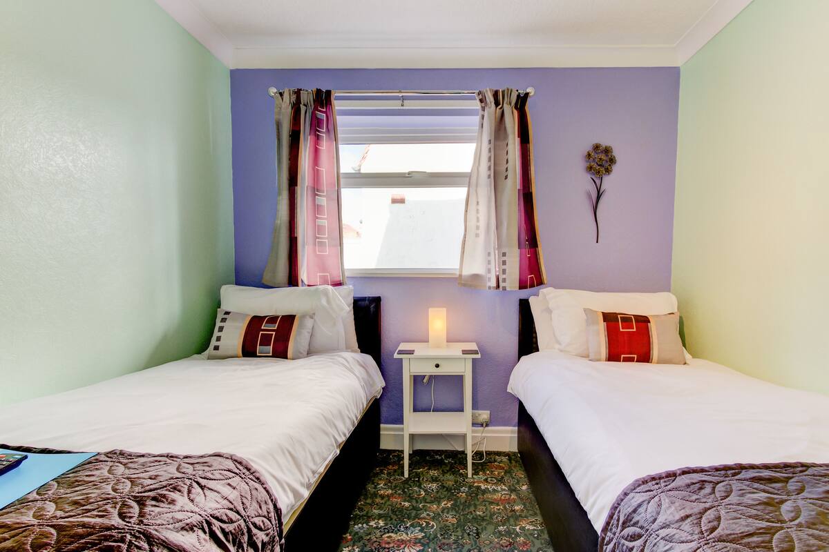 Standard Twin Room (First Floor) | Iron/ironing board (on request), WiFi (free), individually decorated