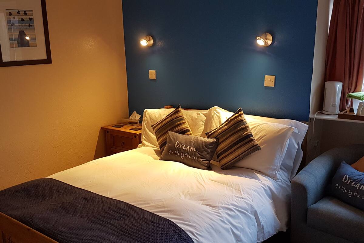 Standard Double Room (Second Floor) | Iron/ironing board (on request), WiFi (free), individually decorated