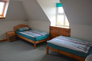 Standard Triple Room, Shared Bathroom - Glebe Barn - Hostel (Isle of Eigg)