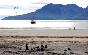 View from property - Glebe Barn - Hostel (Isle of Eigg)