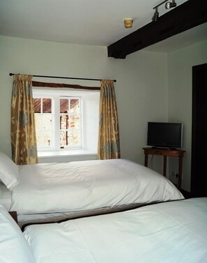 Standard Double or Twin Room | Individually decorated, individually furnished, desk