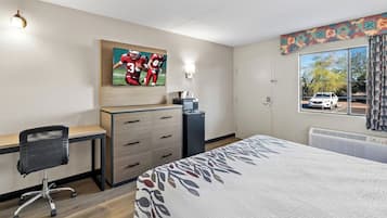Deluxe kamer, 1 kingsize bed, toegankelijk voor mindervaliden, niet-roken | Een bureau, verduisterende gordijnen, beddengoed