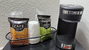 Superior Room, 1 King Bed, Non Smoking | Coffee and/or coffee maker