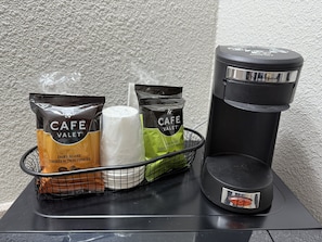 Superior Room, 1 King Bed, Non Smoking | Coffee and/or coffee maker