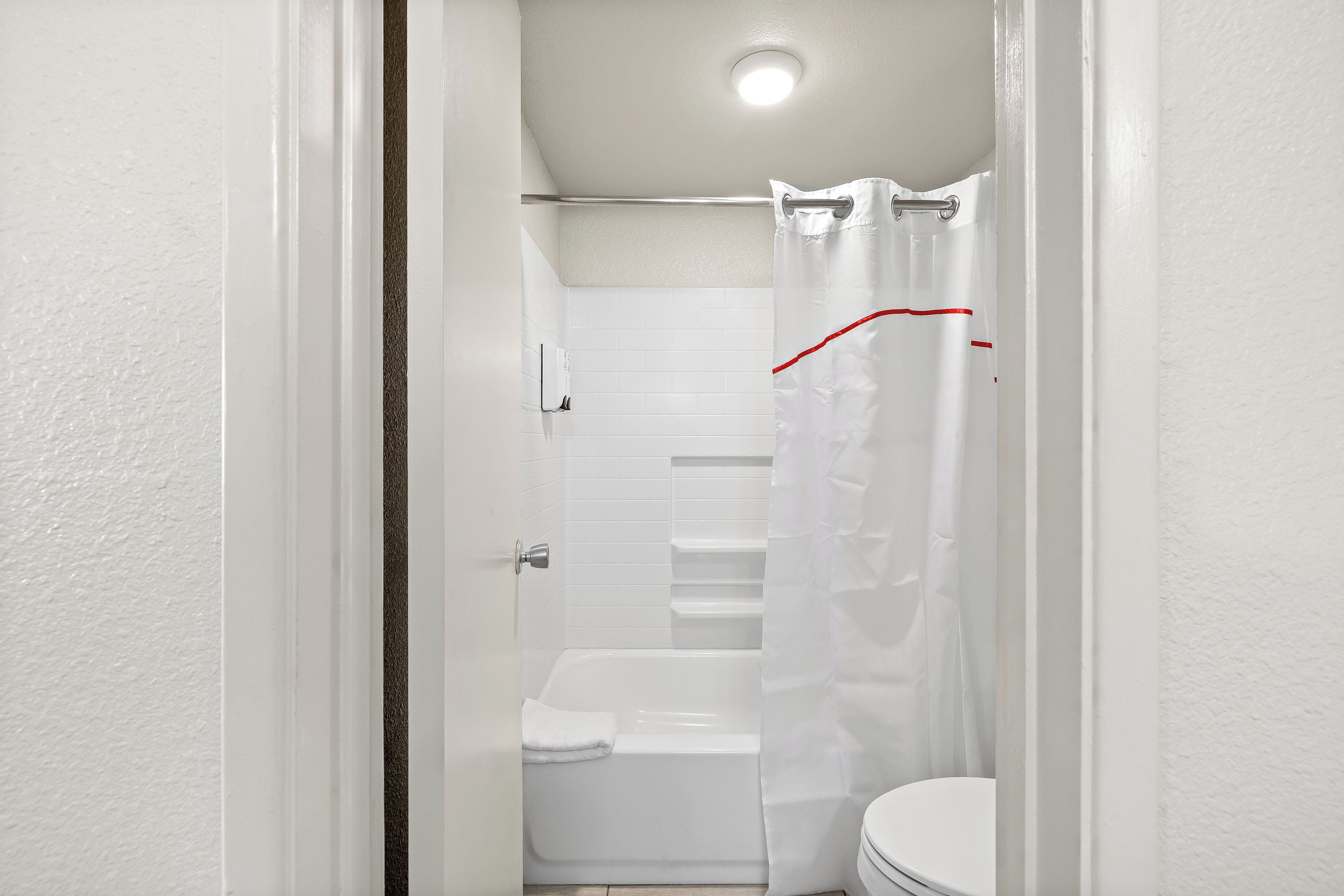 Free toiletries, towels, shampoo, toilet paper