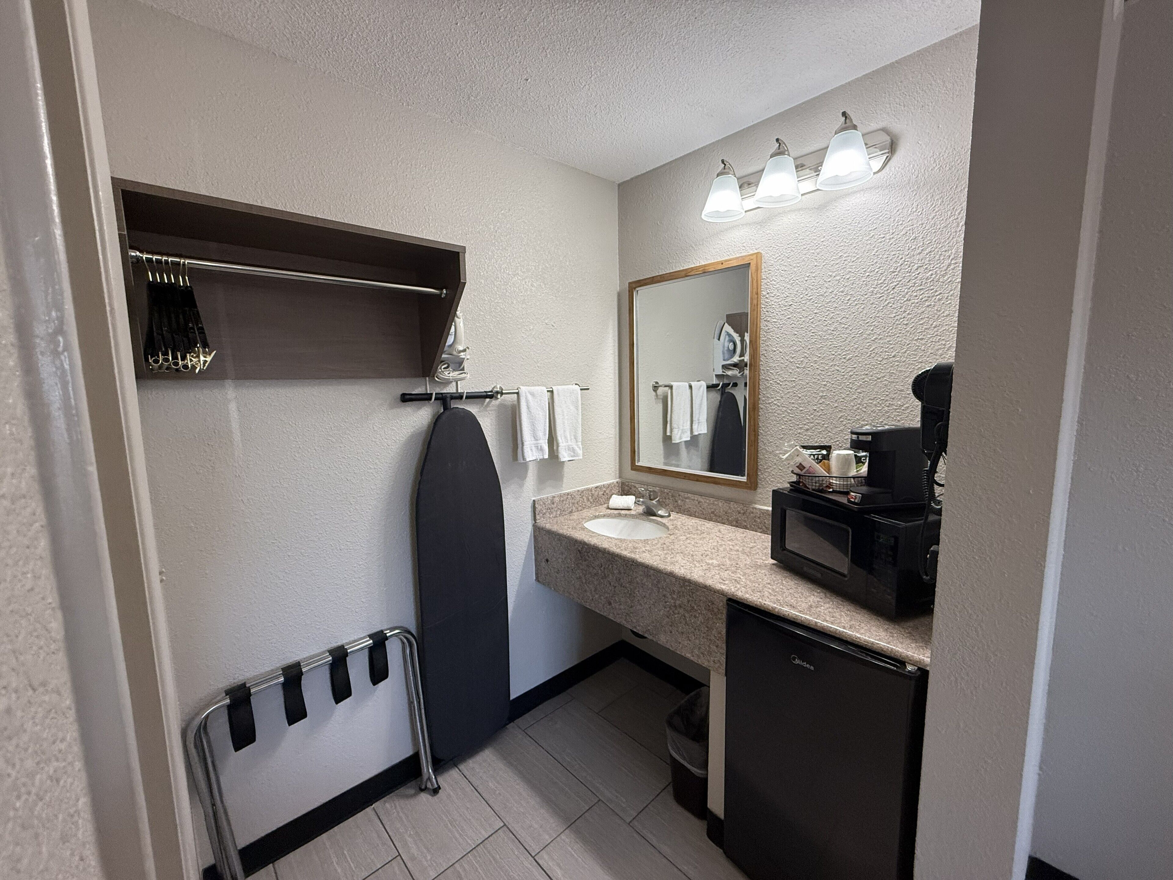 Free toiletries, towels, shampoo, toilet paper