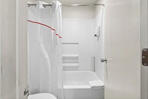 Free toiletries, towels, shampoo, toilet paper - Red Roof Inn Tucson – Vail (Tucson)