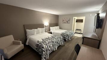 Escritorio, cortinas blackout y ropa de cama