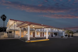 Unclassified image, 3 of 37, button - Red Roof Inn Tucson – Vail (Tucson)