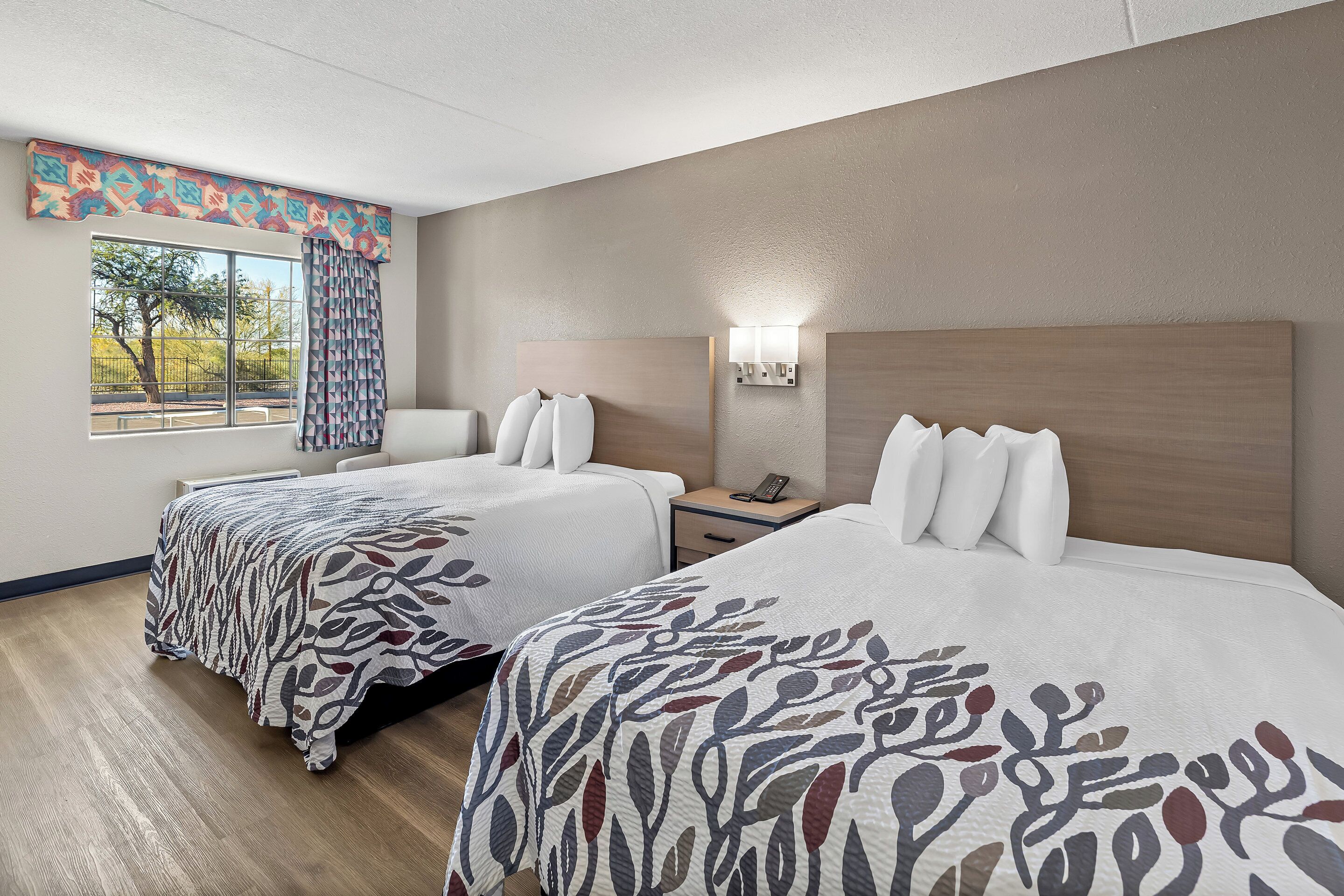 디럭스룸, 퀸사이즈침대 2개, 금연 | 책상, 암막 커튼, 침대 시트