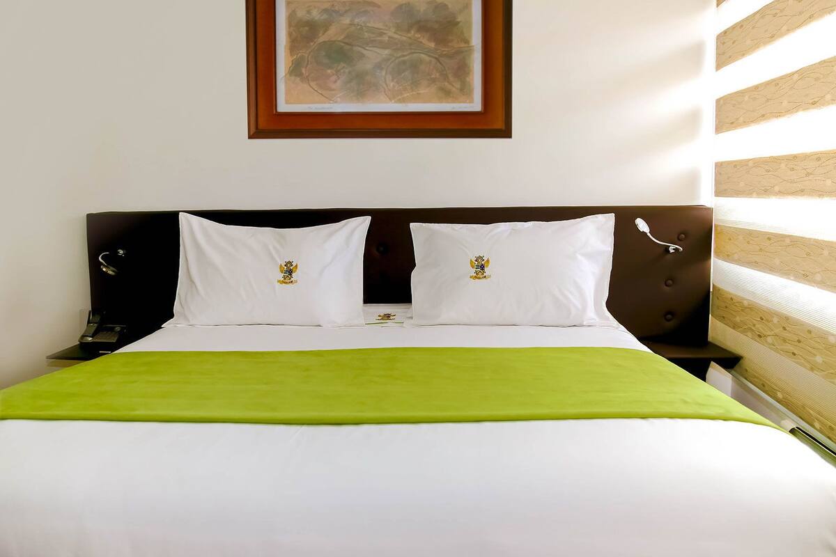 Pillowtop-patjalliset sängyt, minibaari, äänieristys, lisävuoteet