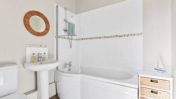 Apartment, 2 Bedrooms (Apartment 2) | Bathroom | Hair dryer, towels, toilet paper