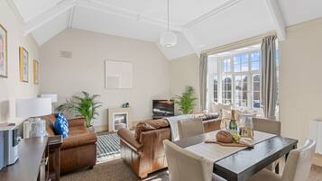 Apartment, 2 Bedrooms (Apartment 2) | Living area | 40-inch flat-screen TV with digital channels, LED TV