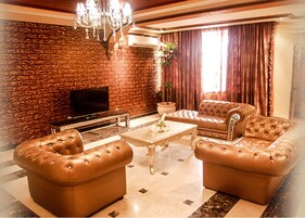 Artículos del minibar gratis y caja de seguridad en la habitación 