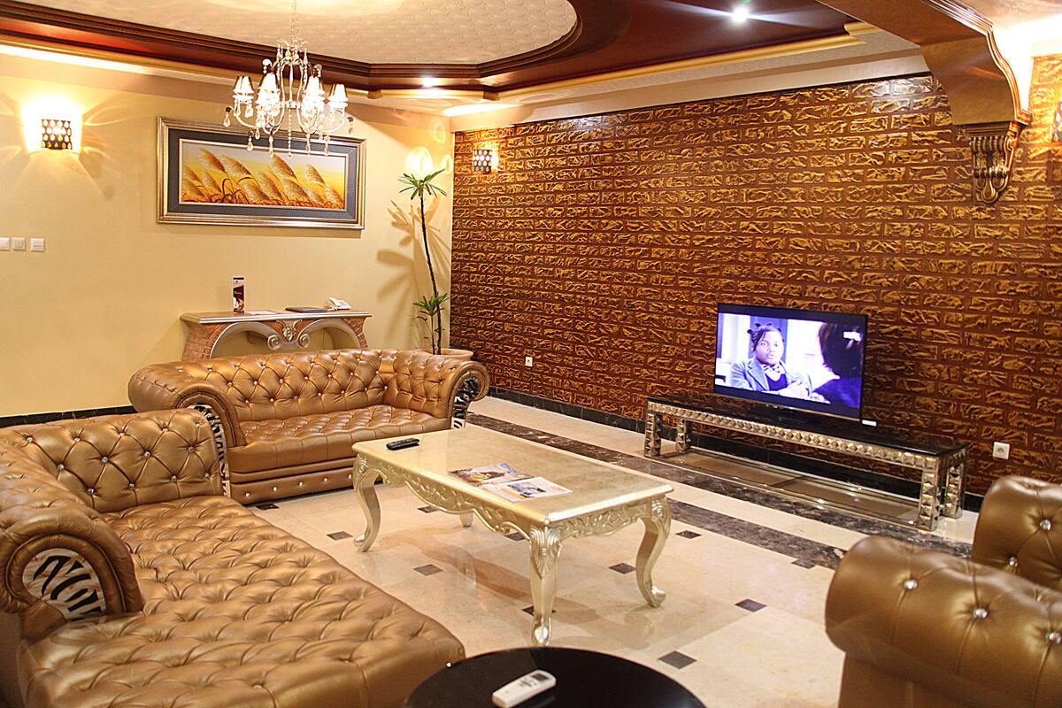 Diplomatic Suite | Minibar (some free items), in-room safe, desk, blackout drapes