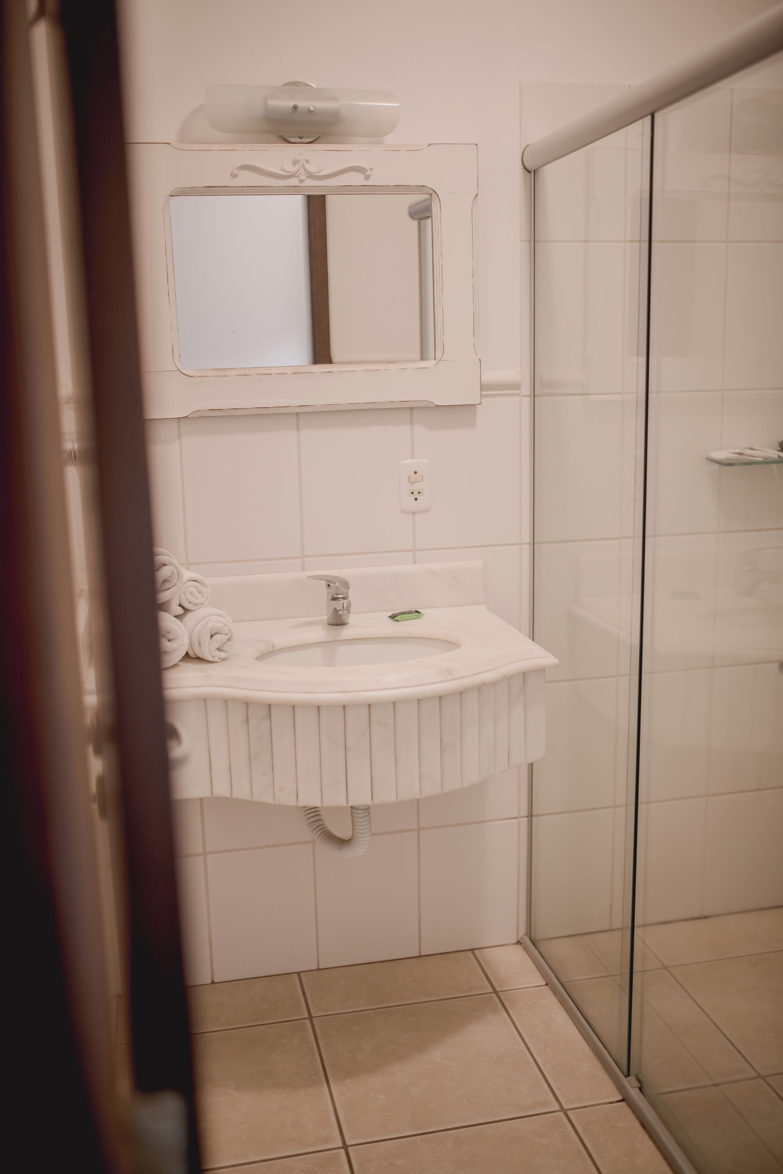 deluxe room | bathroom | shower, free toiletries, bidet, towels