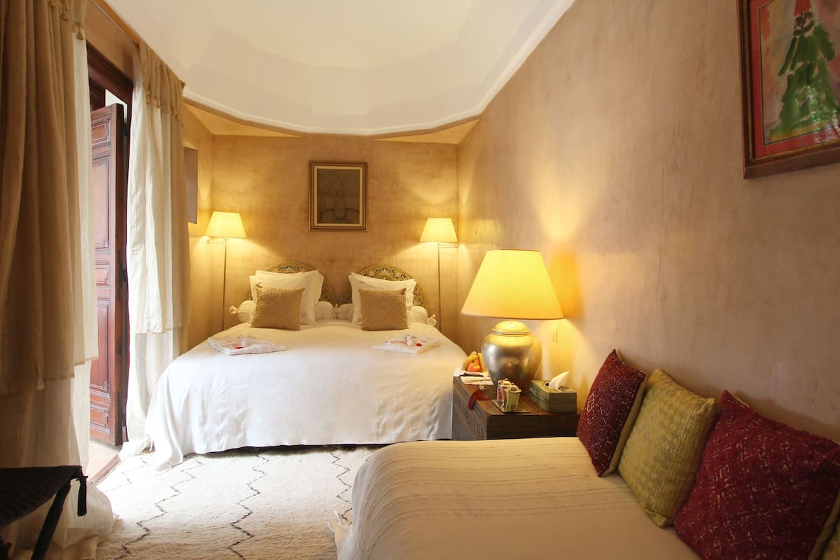 Comfort Room (Olivia)