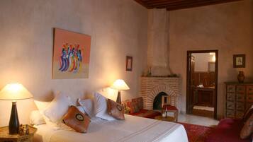 Caja de seguridad en la habitación y decoración personalizada