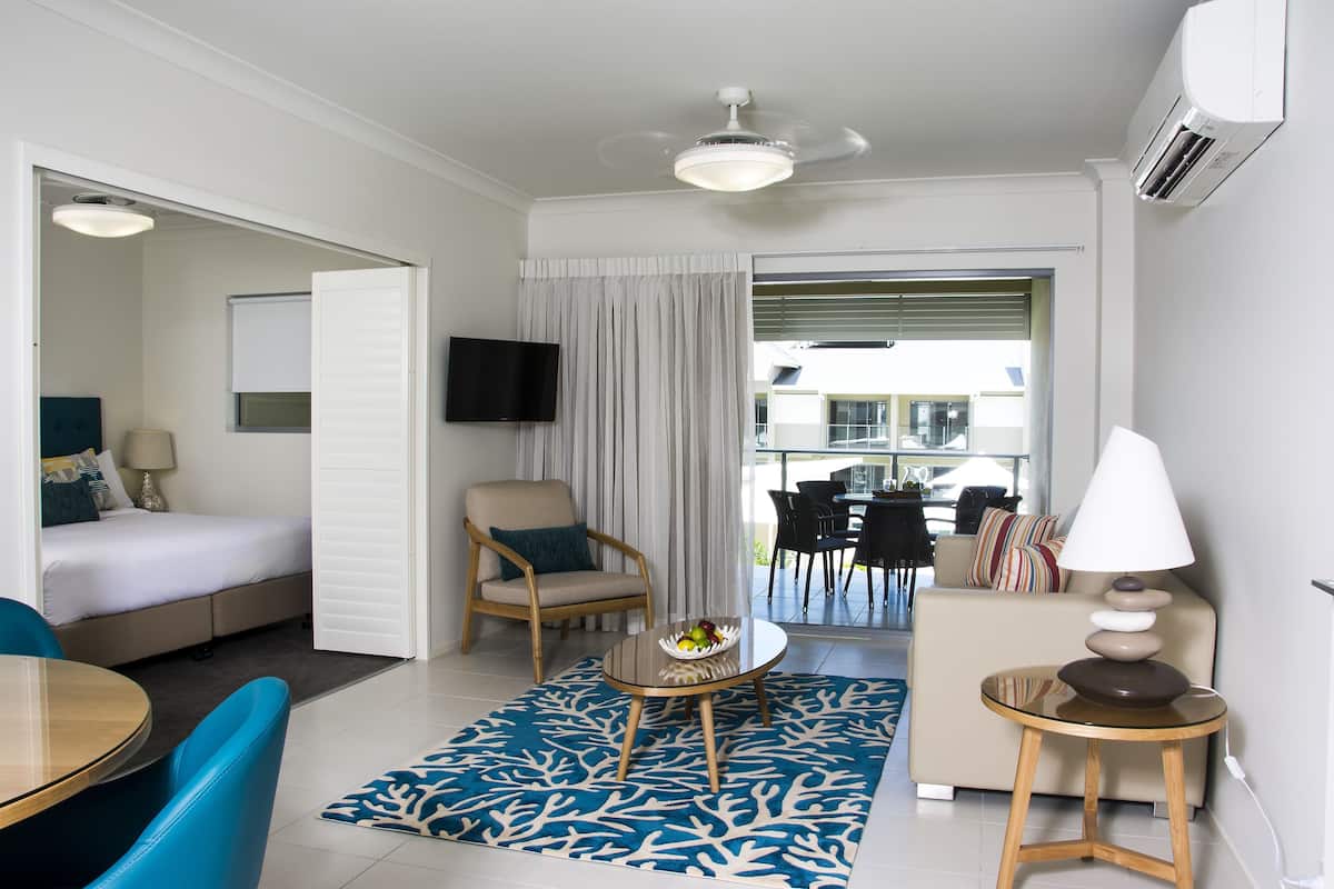 32-inch flat-screen tv with cable channels, tv, ipod dock