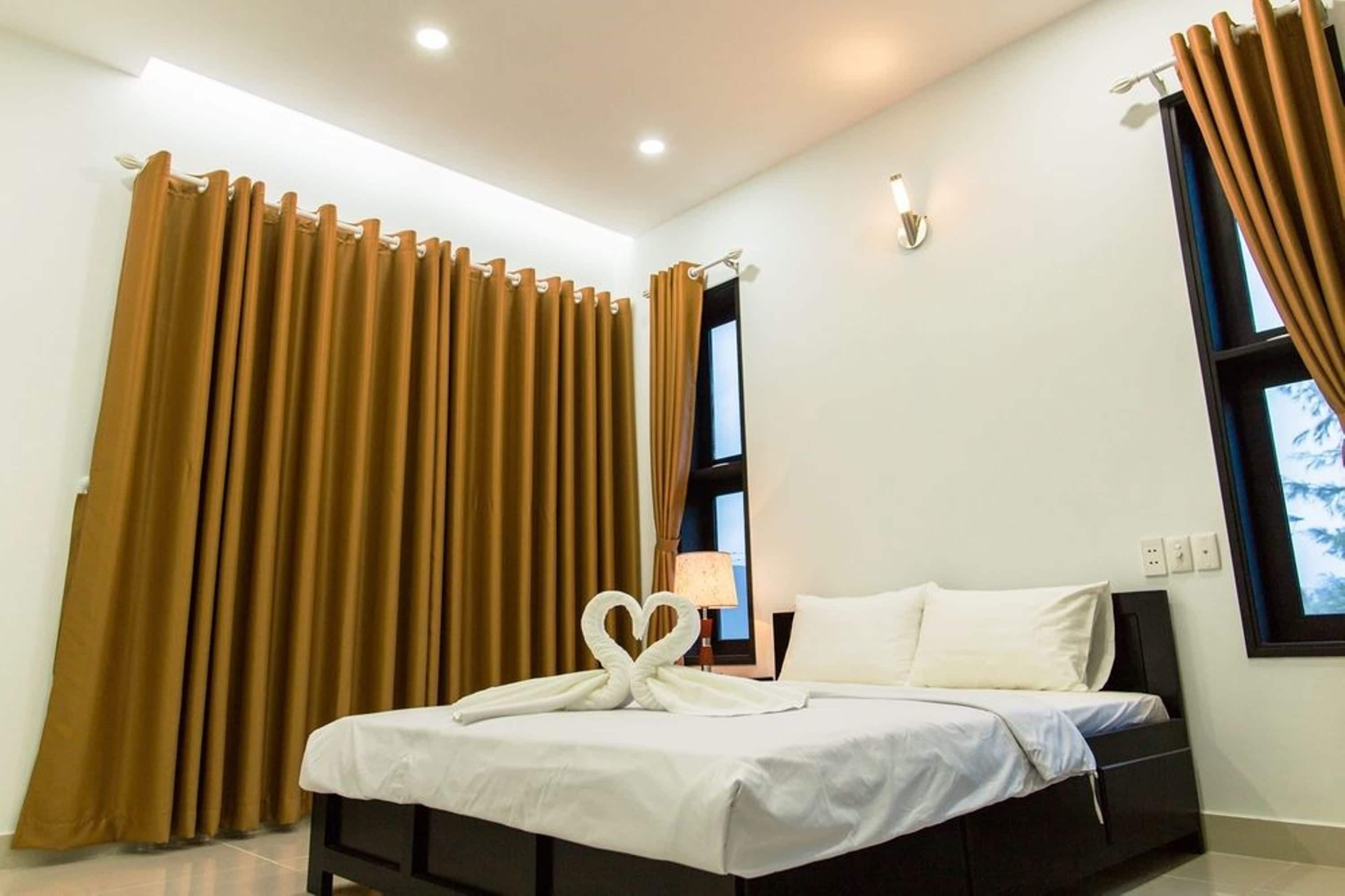 Desk, iron/ironing board, rollaway beds, free WiFi