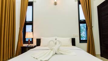 Desk, iron/ironing board, rollaway beds, free WiFi