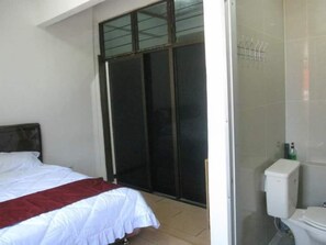 Suite | Desk, rollaway beds, free WiFi - Providence Homestay (Surabaya)