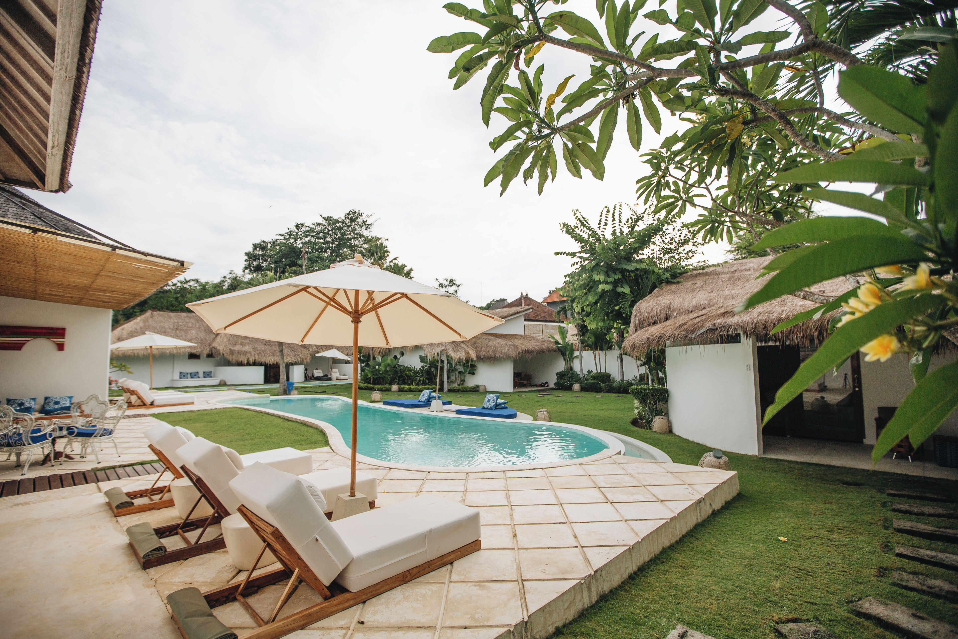 3 outdoor pools, pool loungers