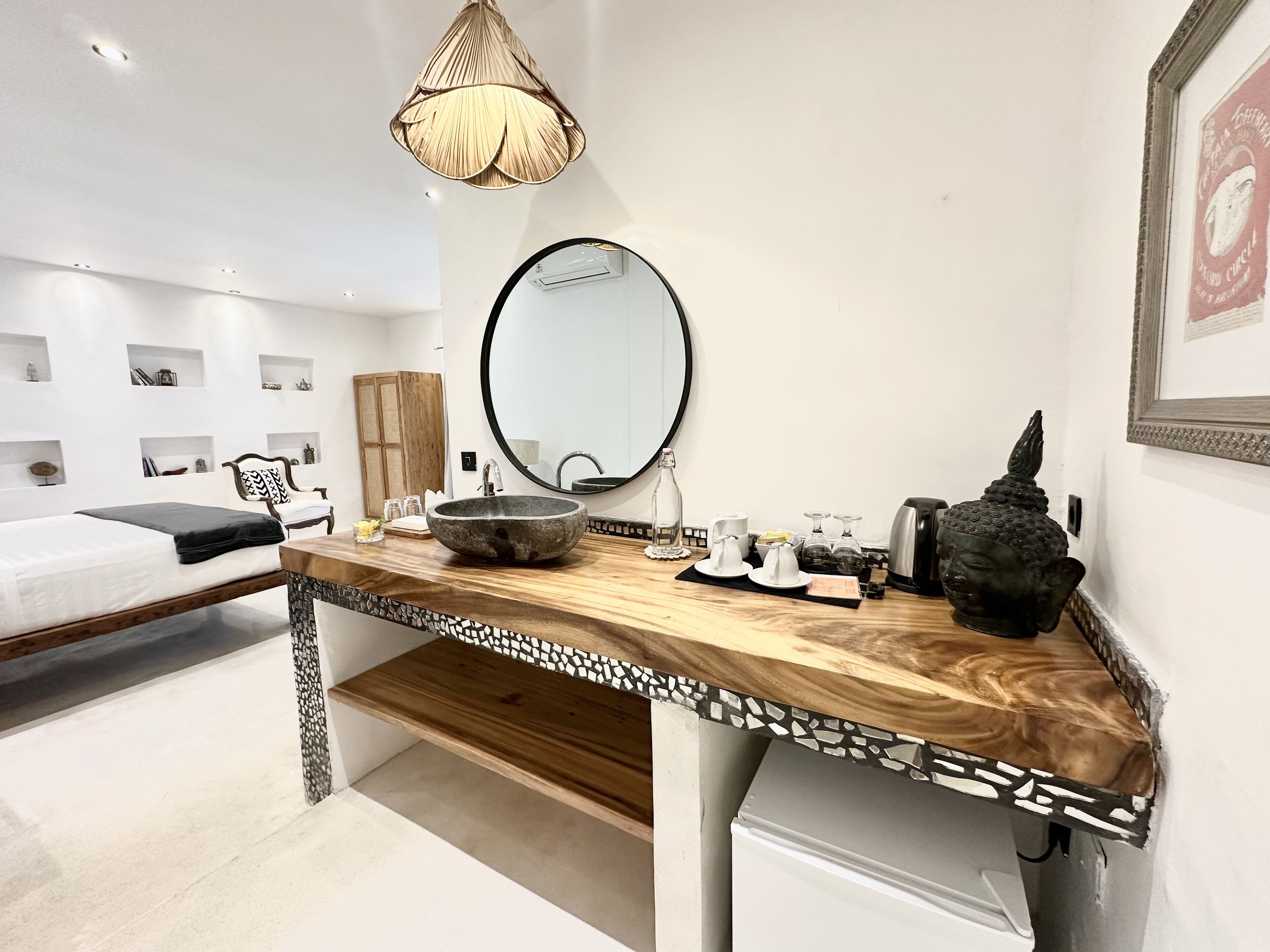 deluxe room | 1 bedroom, minibar, in-room safe, blackout curtains