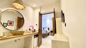 华丽客房 | 浴室 | 免费洗浴用品、吹风机、毛巾、肥皂