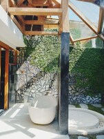 Artículos de tocador gratuitos, secador de pelo, toallas, jabón