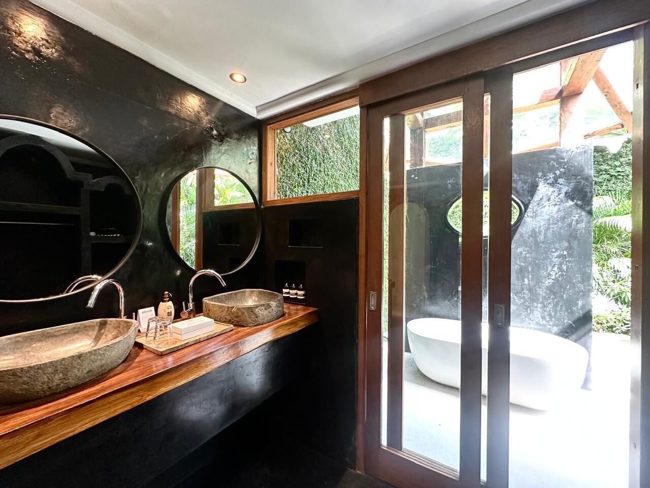 prestige room, 2 bedrooms | bathroom | free toiletries, hair dryer, towels, soap