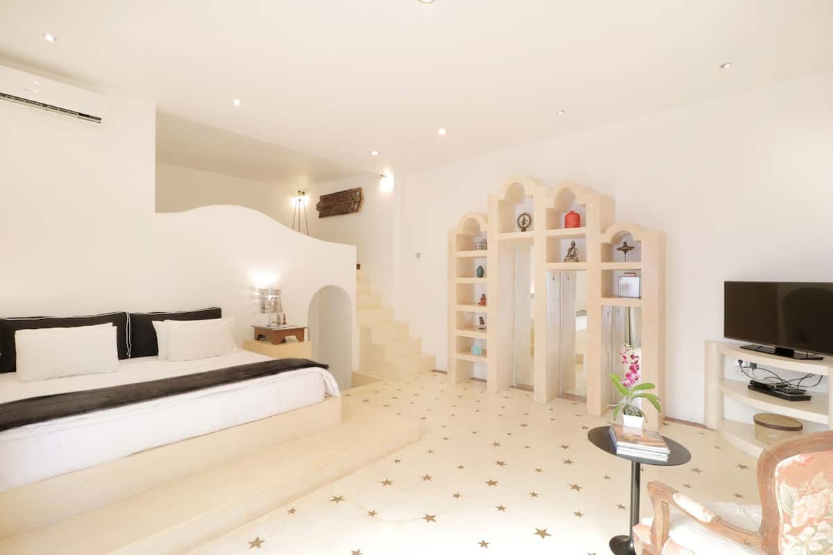 Minibar, in-room safe, blackout drapes, free cribs/infant beds