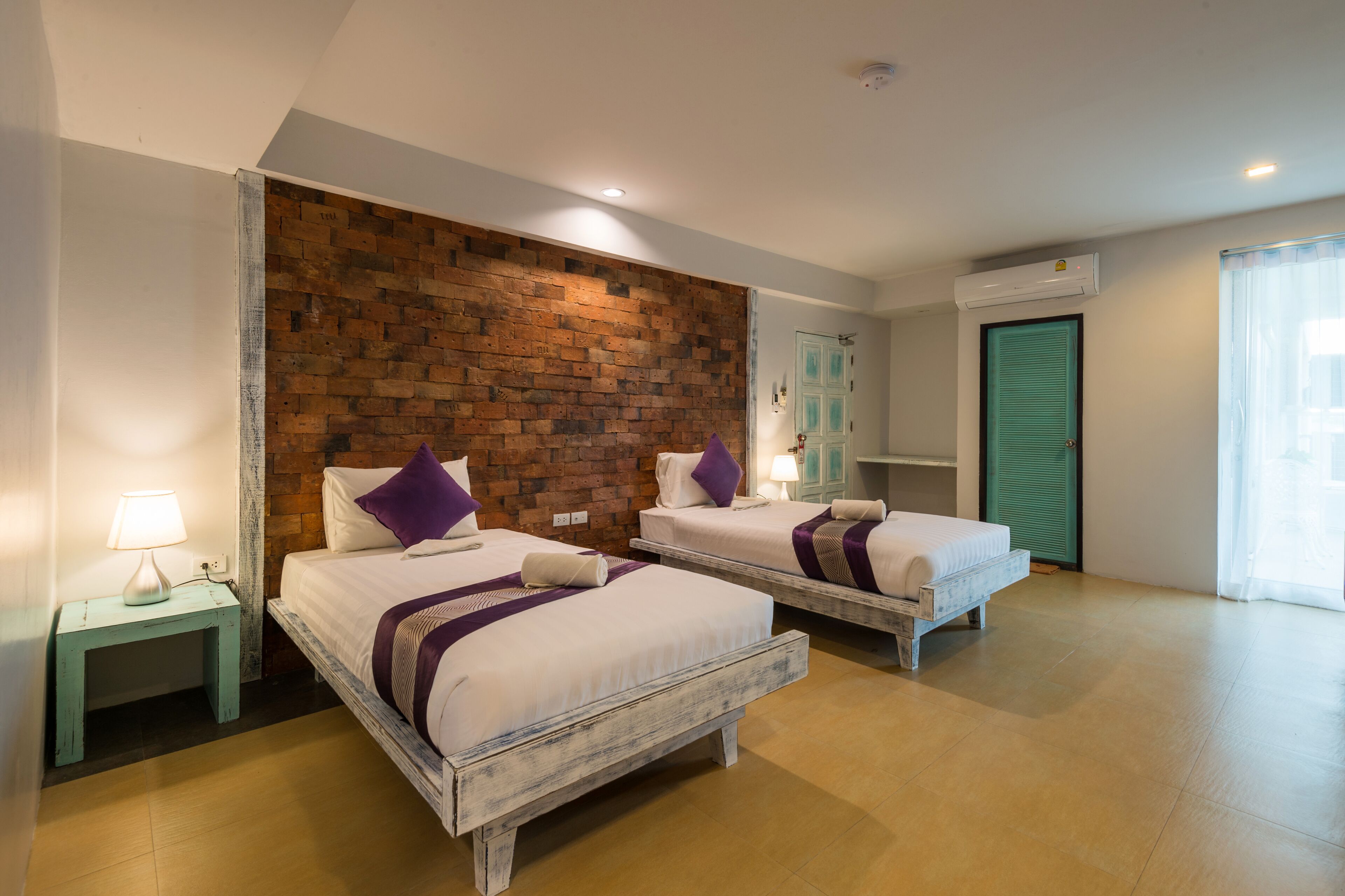 deluxe room | 1 bedroom, free minibar, in-room safe, desk