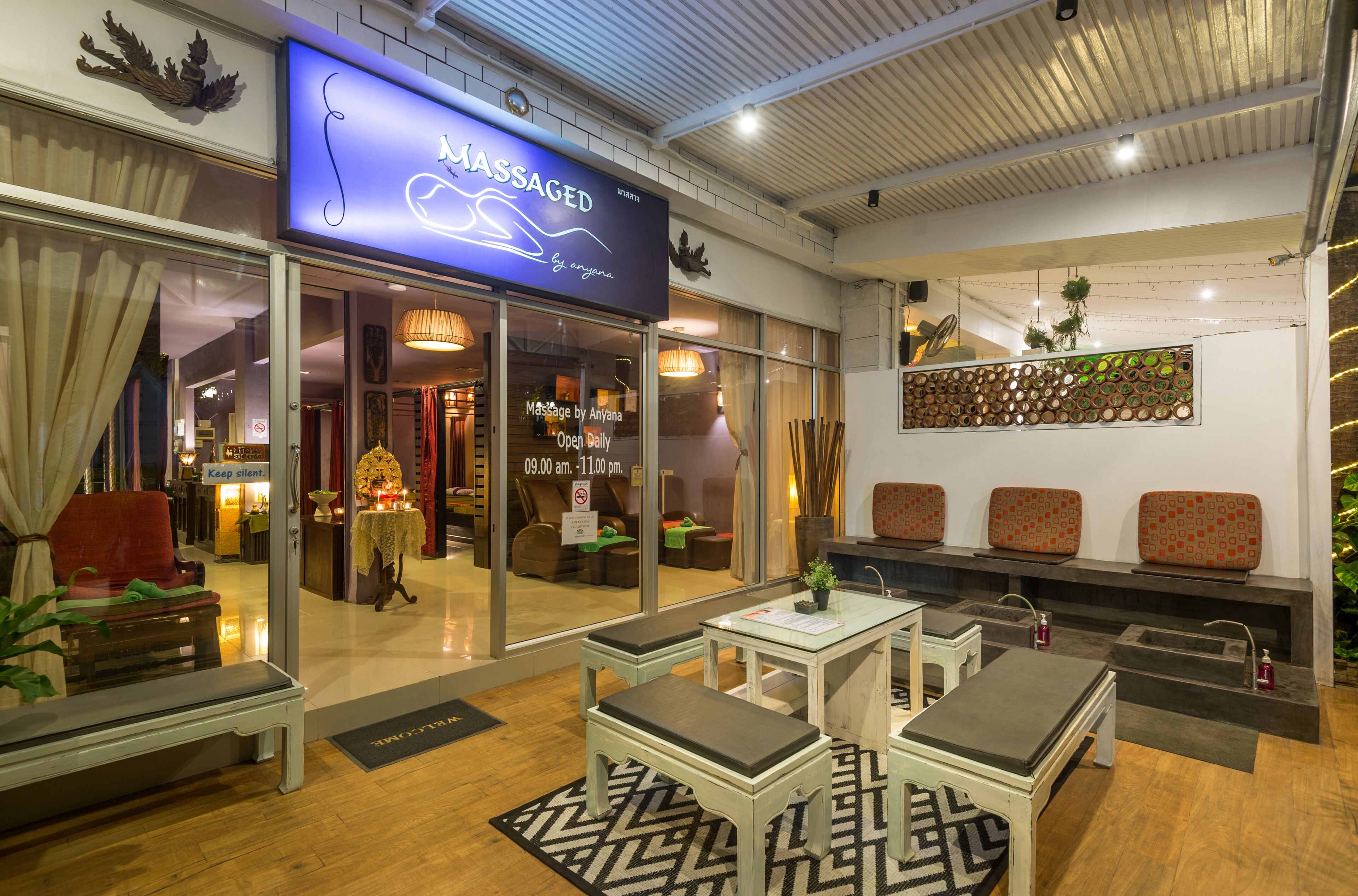 Sauna, aromatherapy, Thai massages, body scrubs, facials, reflexology