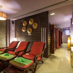 Sauna, aromatherapy, Thai massages, body scrubs, facials, reflexology
