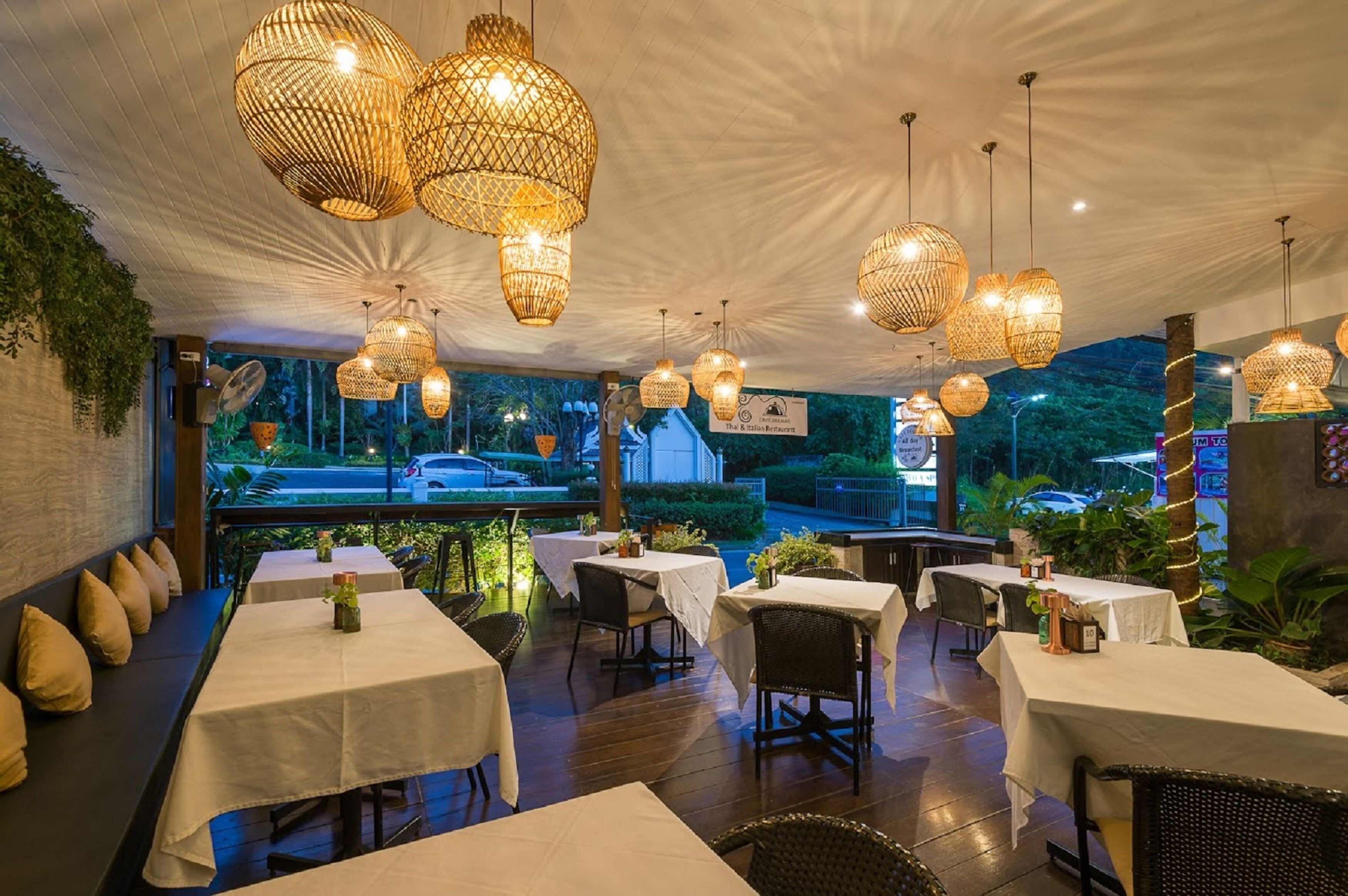 daily continental breakfast (thb 200 per person)