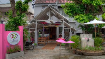 Vista frontal de la propiedad